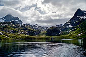 Le isole Lofoten Norvegia. A bordo dell'Hurtigruten Midnatsol tra Stokmarkens e Svolvaer attraverso il Trollfjord. 
